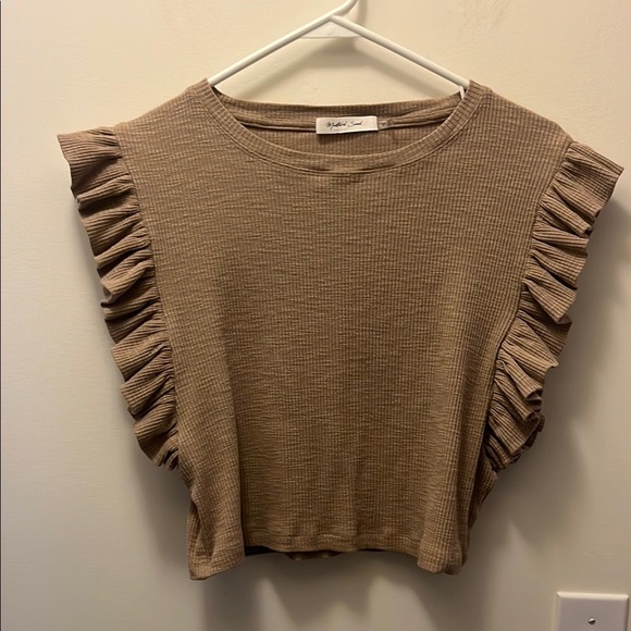 Mustard seed tan ribbed crop top with ruffled sleeves size medium - Picture 1 of 6